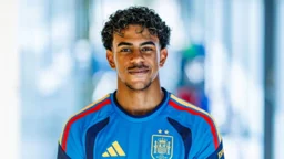 ৭০ বছরের পুরোনো রেকর্ড ভাঙলেন ইয়ামাল