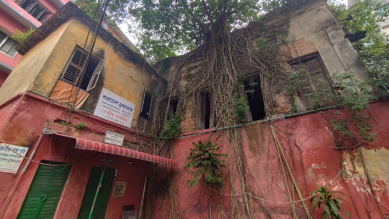 জৌলুস হারাচ্ছে ইতিহাসের সাক্ষী ঢাকার প্রথম পাঠাগার