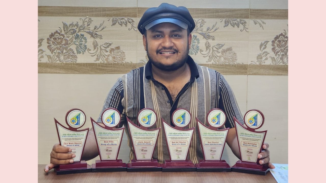 এক মিনিটের চলচ্চিত্রে ৬ পুরস্কার, জবি শিক্ষার্থী রওনাকুরের বাজিমাত 