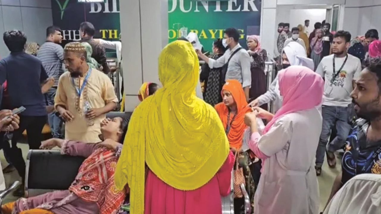 গাজীপুরে কারখানায় একসঙ্গে অসুস্থ অর্ধশতাধিক শ্রমিক