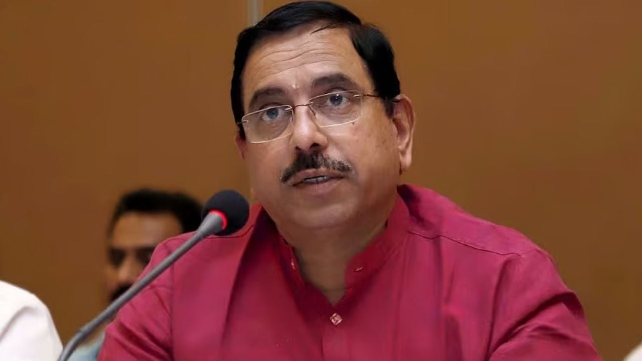 দায়িত্ব গ্রহণের পর যা বললেন ভারতের নতুন শিক্ষামন্ত্রী