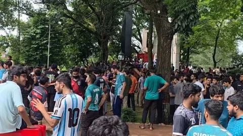 চুয়েটে উপাচার্য পরিবর্তনের প্রতিবাদে কমপ্লিট শাটডাউন