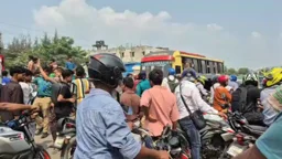 মোহাম্মদপুরে অটোরিকশা চালকদের সড়ক অবরোধ