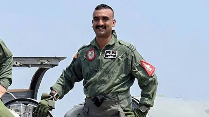 ভারতীয় বিমানবাহিনী ছাড়লেন পাকিস্তানে আটক সেই পাইলট