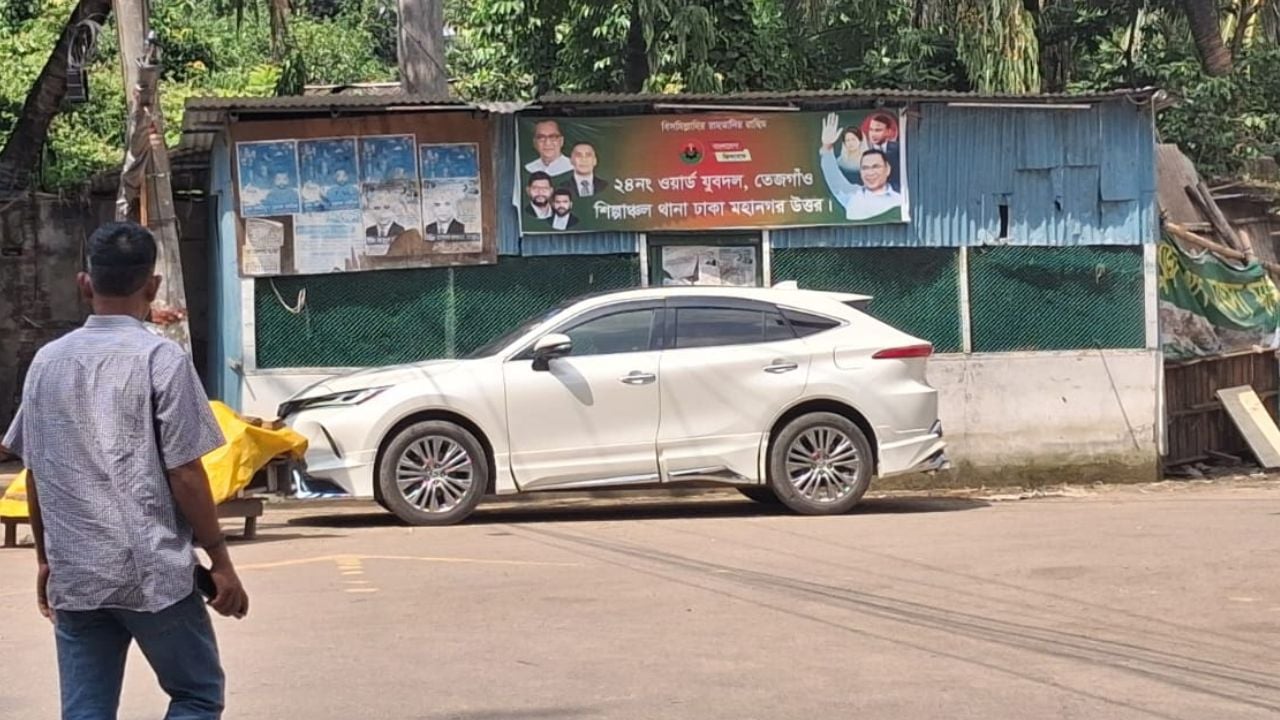 রাজধানীর তেজগাঁওয়ে ফুটপাত-রাস্তা দখল করে যুবদলের ওয়ার্ড কার্যালয়