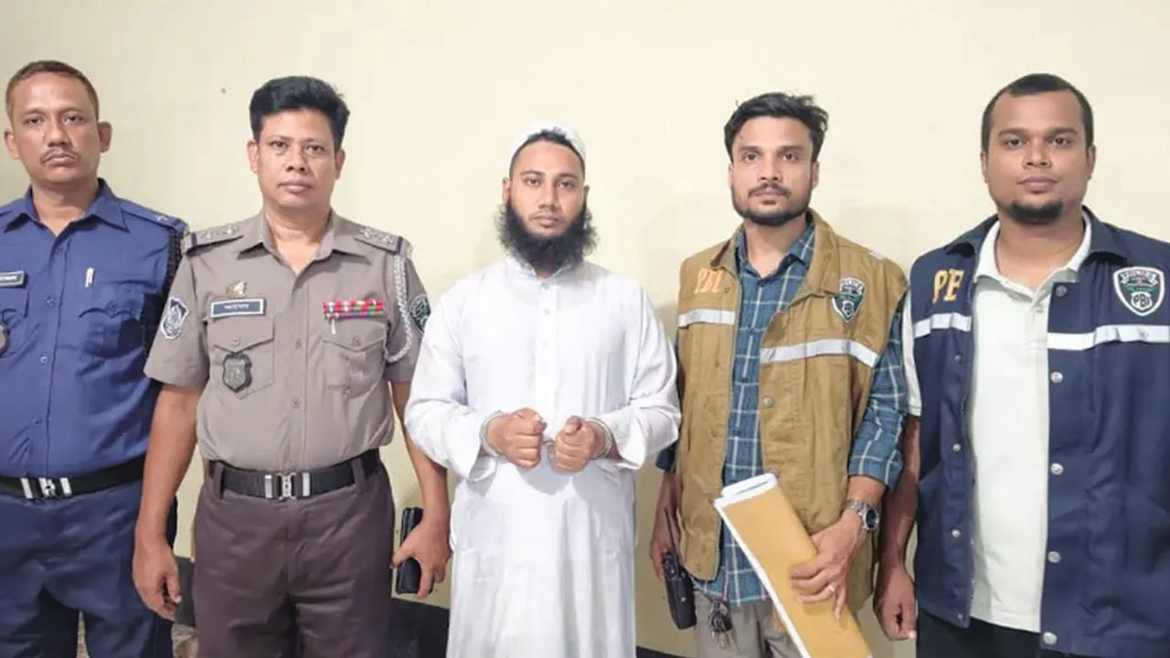 স্ত্রীকে মেরে সন্তান নিয়ে পালিয়েছেন ইমাম