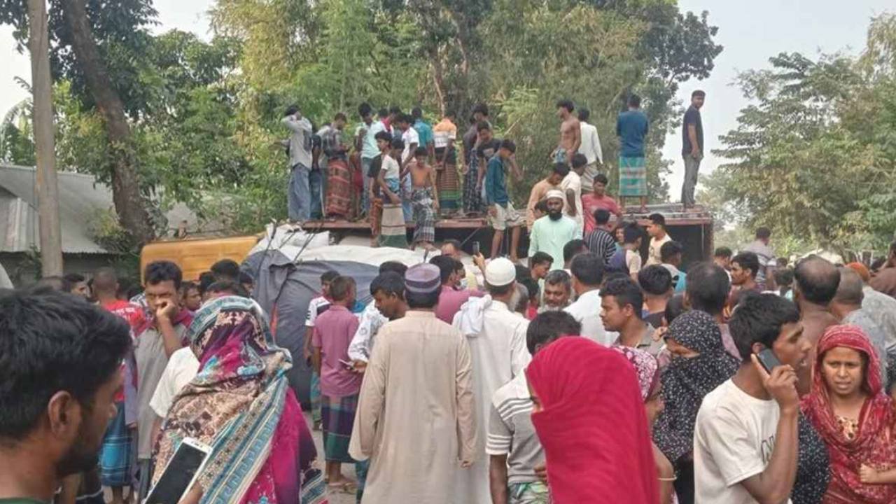 কুড়িগ্রামে ট্রাকচাপায় ইজিবাইকের ৫ আরোহী নিহত
