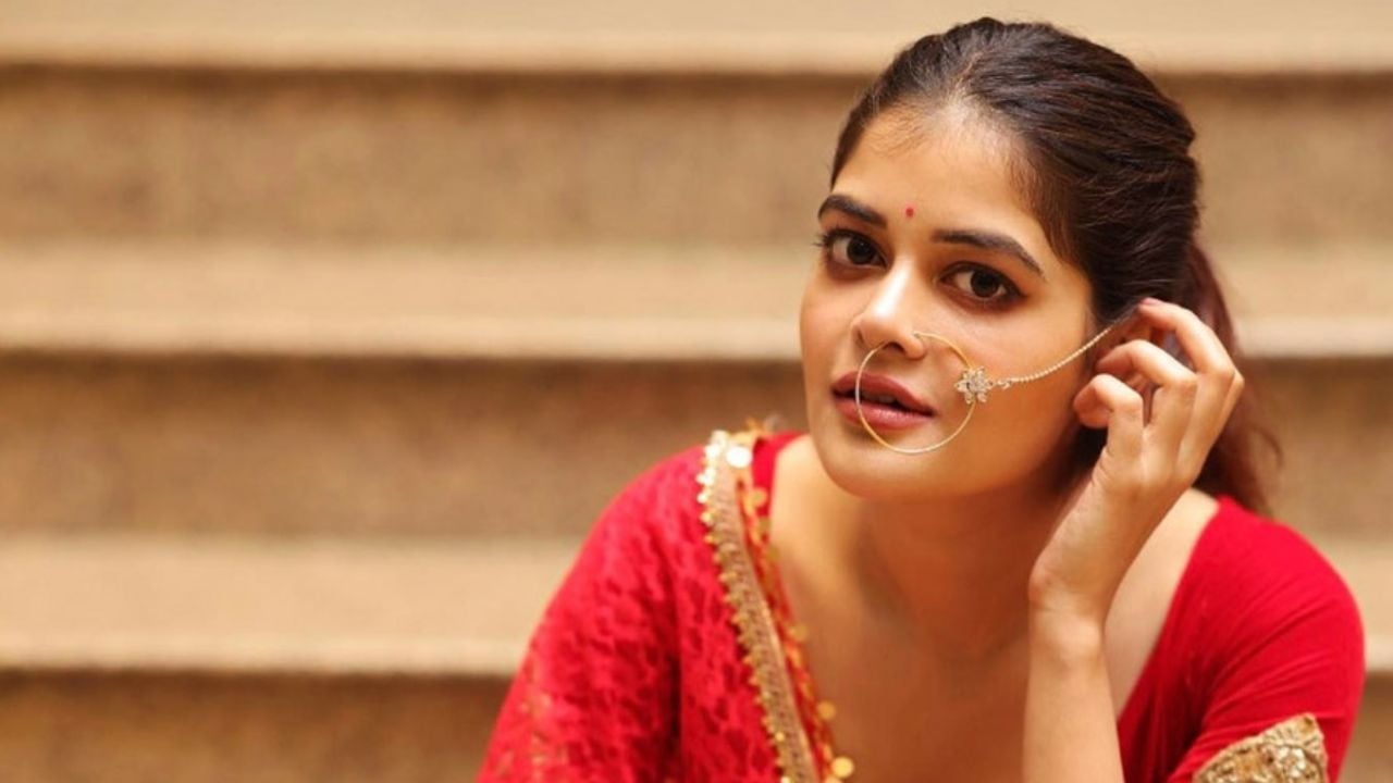 ঢাকায় পৌঁছেছেন অভিনেত্রী মধুমিতা, নেপথ্যে কী