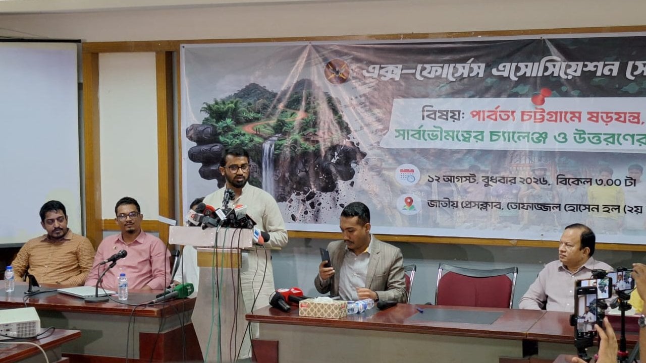 পাহাড় থেকে সেনাবাহিনী সরিয়ে দিলে অশান্তি বাড়বে: রাশেদ খান