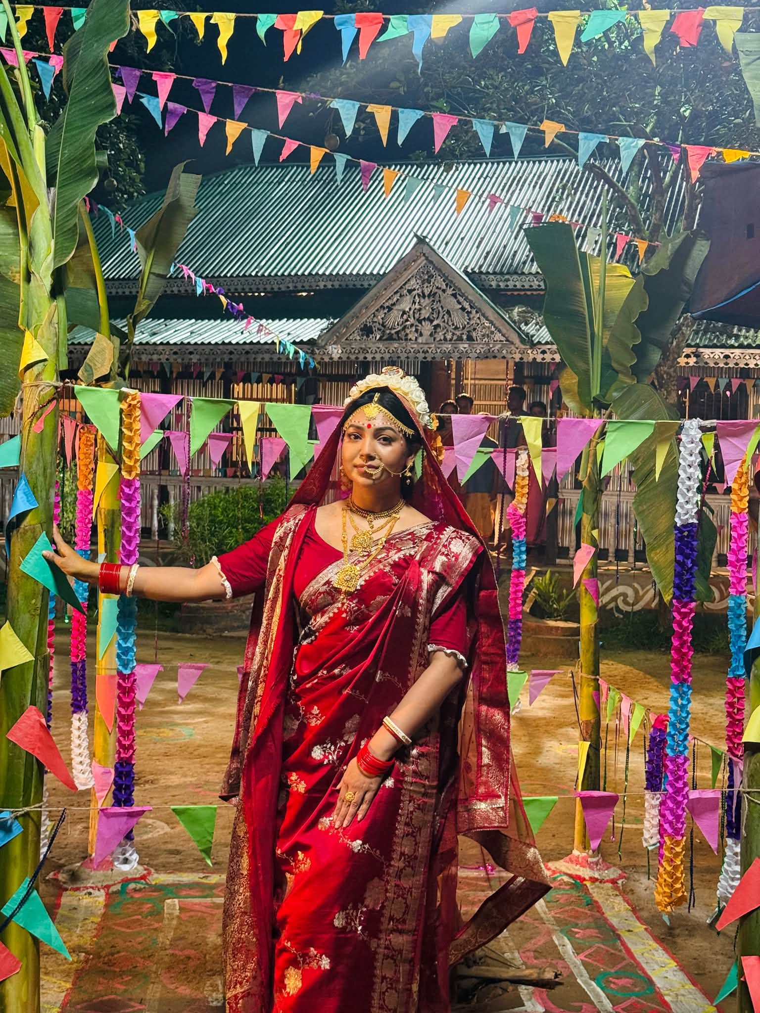 আমার মধ্যে নানারকম ব্যক্তিত্ব নেই; তবে অভিনয়শিল্পী হওয়ার সুবাদে, বিভিন্ন ধরনের চরিত্র উপস্থাপন করতে পারি। ক্যাপশনে লেখেন প্রভা