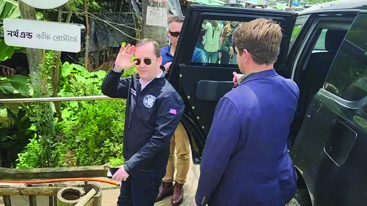 রোহিঙ্গা ক্যাম্প পরিদর্শনে কক্সবাজারে মার্কিন বিশেষ দূত 