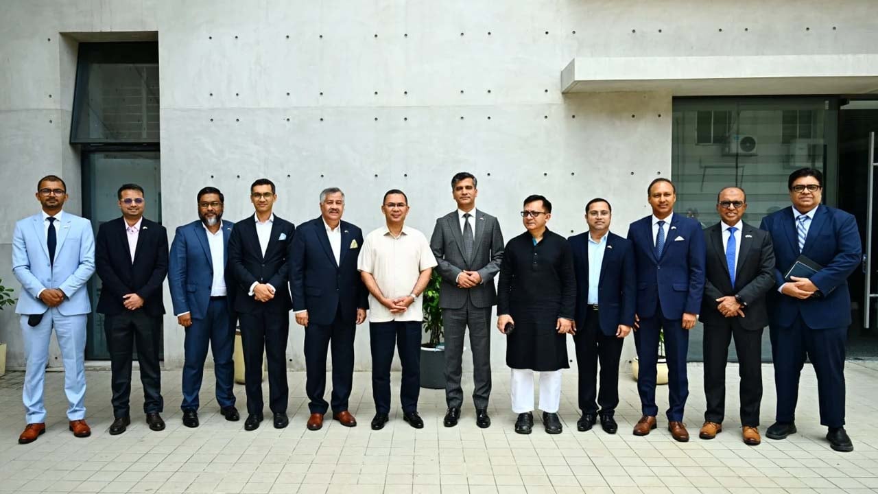 বিদেশি বিনিয়োগকারীদের সহযোগিতায় সরকার প্রস্তুত 1