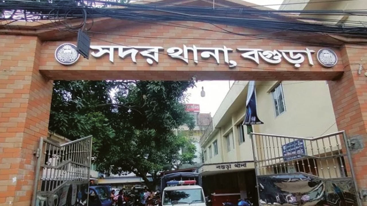 ড্রেনে রক্তাক্ত কুকুর, নির্যাতনের অভিযোগে মামলা