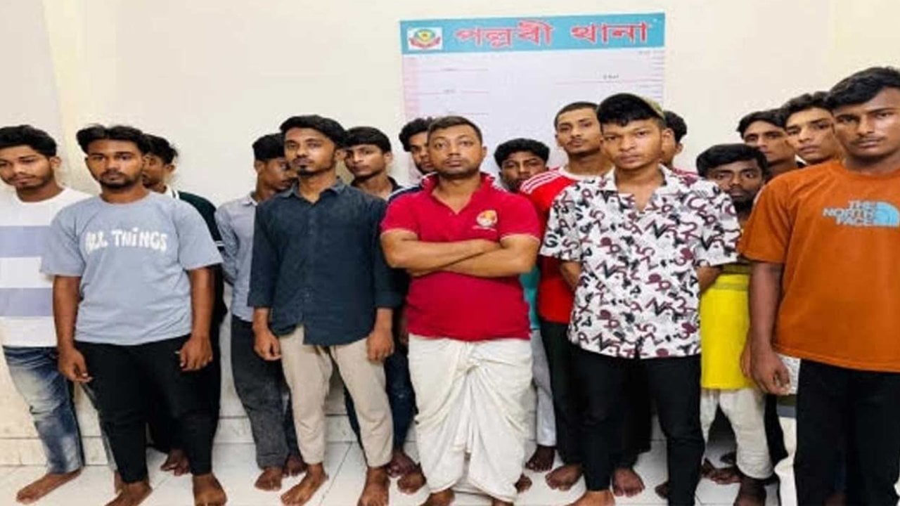 রাজধানীতে কার্যক্রম নিষিদ্ধ আওয়ামী লীগের ঝটিকা মিছিল, আটক ১৭