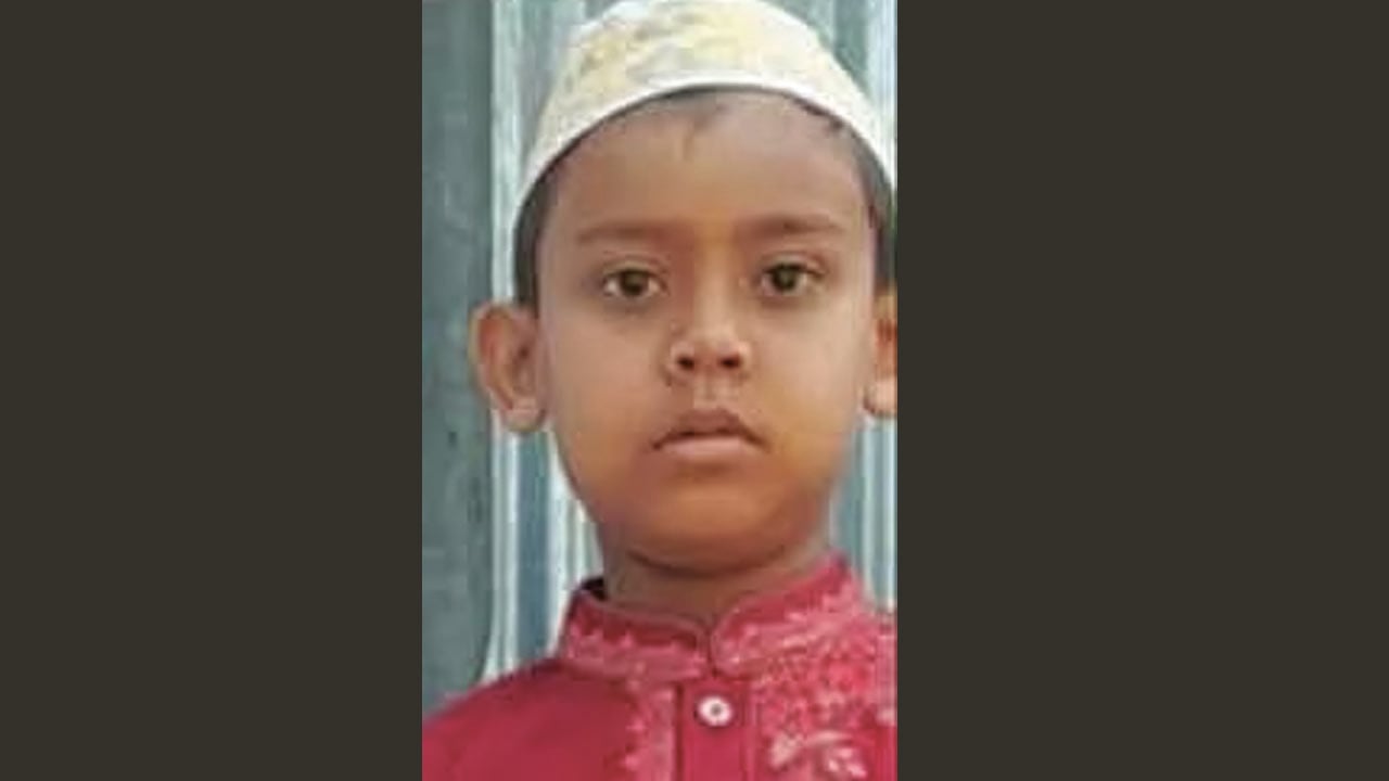 পুলিশ সদস্য ঘটনাস্থলে গিয়ে দেখলেন, নিহত শিক্ষার্থী তারই ছেলে