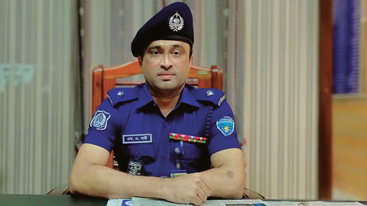 জব্দ গাঁজা বিক্রির অভিযোগে দাউদকান্দির ওসিকে প্রত্যাহার