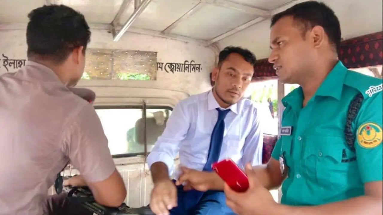 ভাইভা দিতে এসে সাবেক ছাত্রলীগ নেতা আটক