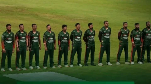ব্যাটিং বিপর্যয়ে সেমিফাইনালের স্বপ্ন শেষ, টুর্নামেন্ট থেকে বিদায় বাংলাদেশের