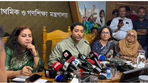 প্রাথমিকের শিক্ষকদের বদলি অনির্দিষ্টকালের জন্য স্থগিত