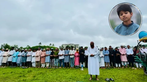 কুমিল্লা বিশ্ববিদ্যালয়ে অপ্রতিমের প্রথম জানাজা সম্পন্ন