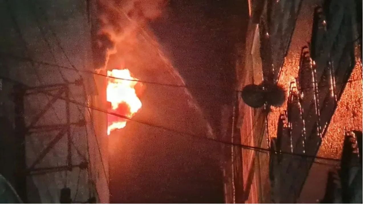 চকবাজারে আরও একটি ভবনে ছড়াল আগুন