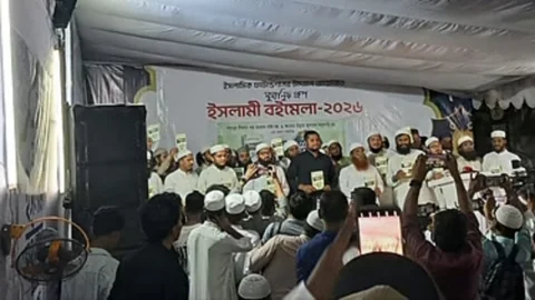 অন্যের রাজনীতির ঘুঁটি নয়, আলেমদের নিজের রাজনীতি গড়ার আহ্বান হাসনাতের