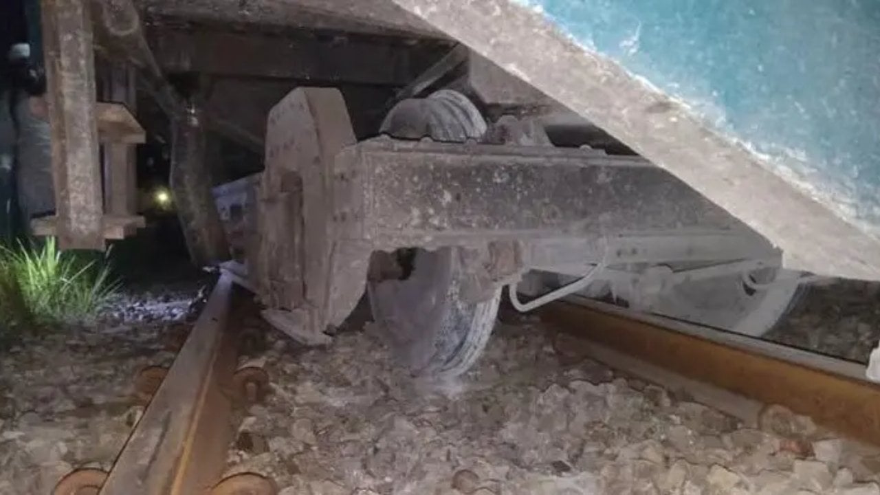 ঢাকা-চট্টগ্রাম ট্রেন চলাচল বন্ধ