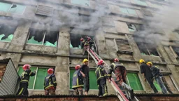 গাজীপুরে গার্মেন্টসে আগুন, নিয়ন্ত্রণে কাজ করছে ৯ ইউনিট