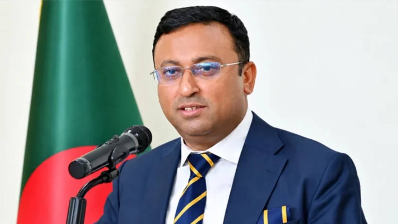 ‘বাংলাদেশ ফার্স্ট’ মানে বাংলাদেশকে বিশ্ব প্রতিযোগিতার জন্য প্রস্তুত করা: হুমায়ুন কবির