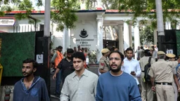 মুচলেকা দিয়ে ছাড়া পেলেন ককরোচ নেতা দাস ও রাঙ্কা