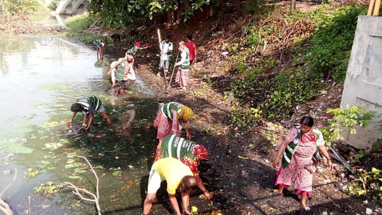 প্রধানমন্ত্রী দেখে যাওয়ার পর টনক নড়েছে রাজউকের