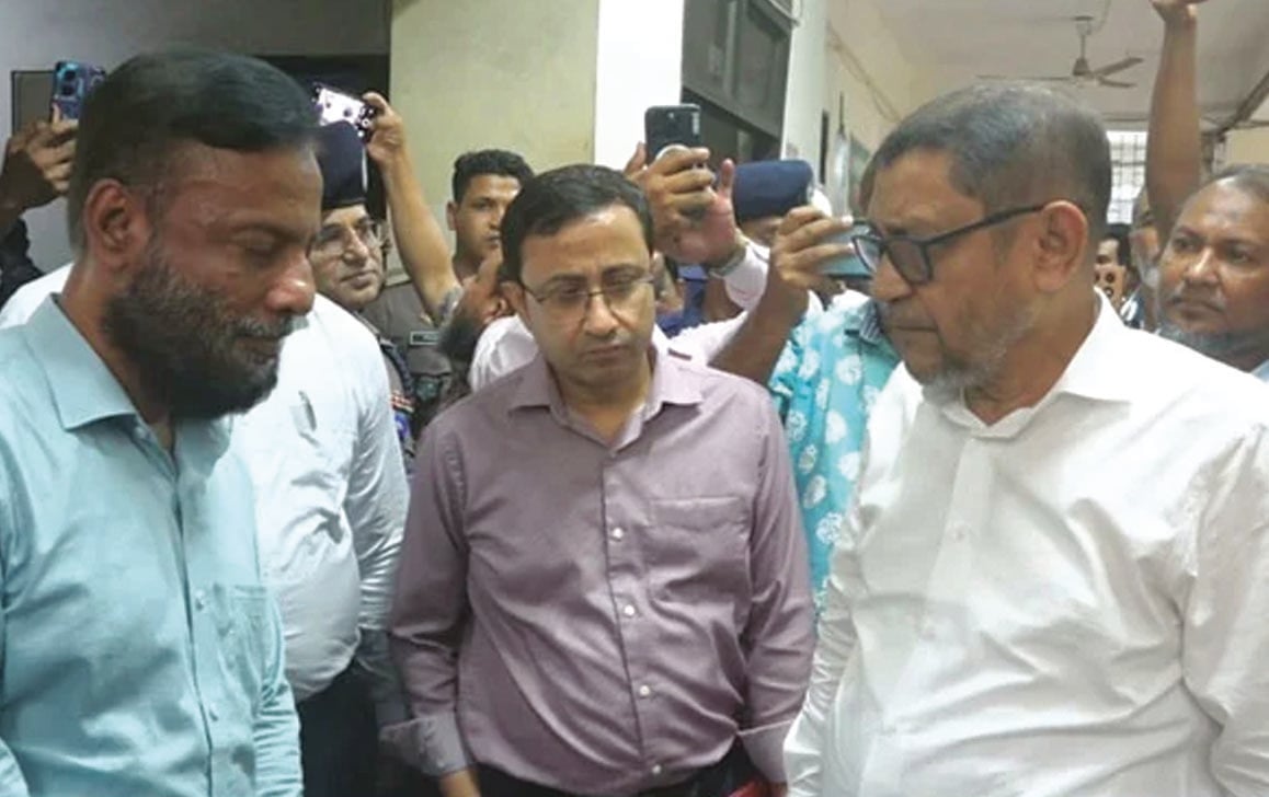 হাসপাতালে নোংরা পরিবেশ, তত্ত্বাবধায়ককে প্রত্যাহার স্বাস্থ্যমন্ত্রীর