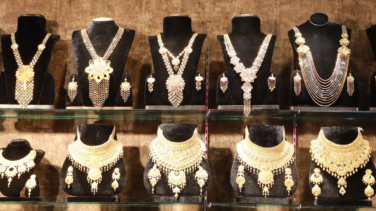 টানা ৩ দফা বৃদ্ধির পর কমলো স্বর্ণের দাম