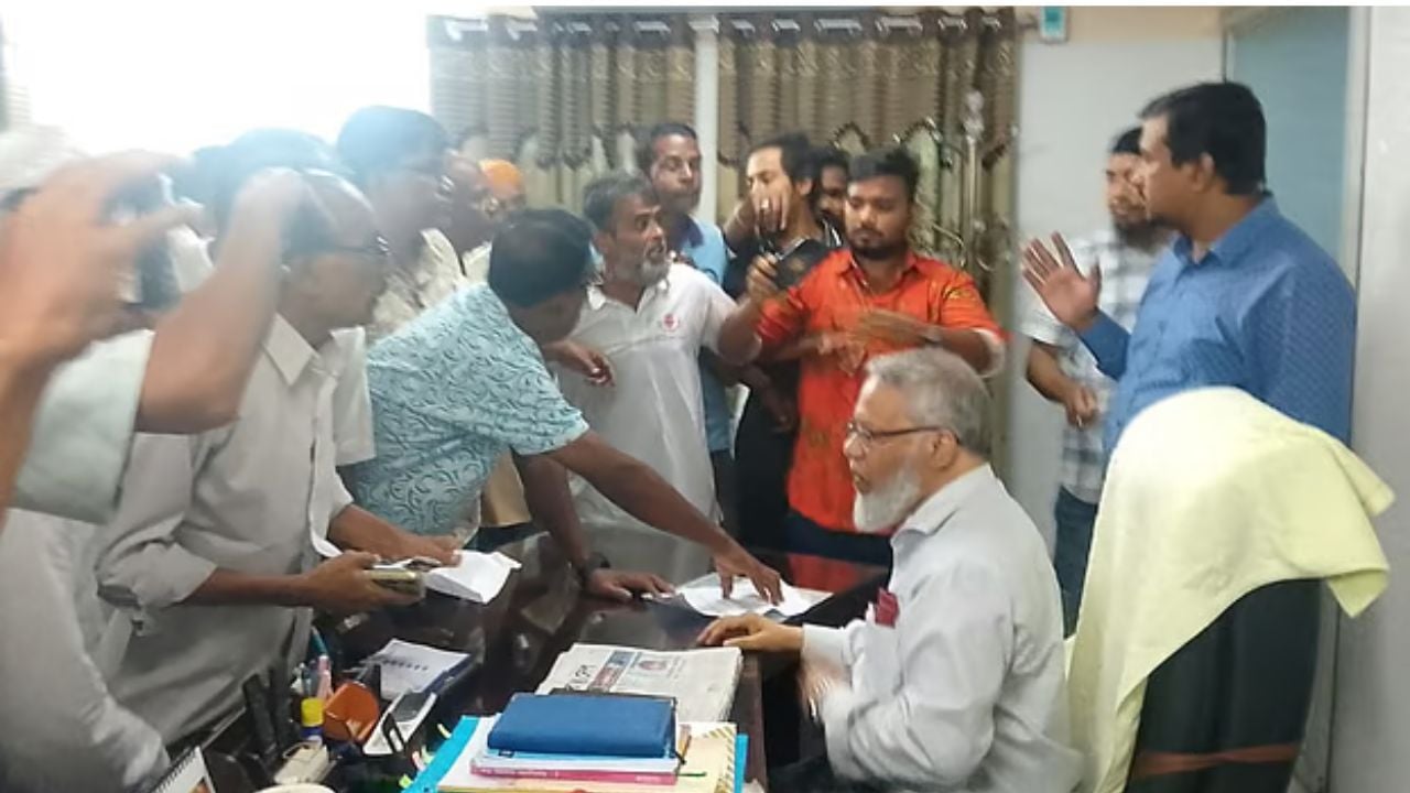 ভিসিকে ‘মব’ করে পদত্যাগপত্রে সই নেওয়ার ঘটনায় মামলা, বিএনপি নেতা গ্রেপ্তার