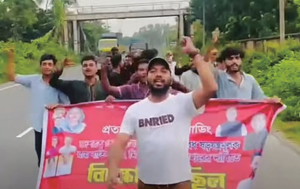 ঢাকা-চট্টগ্রাম মহাসড়কে নিষিদ্ধ ছাত্রলীগের মিছিল