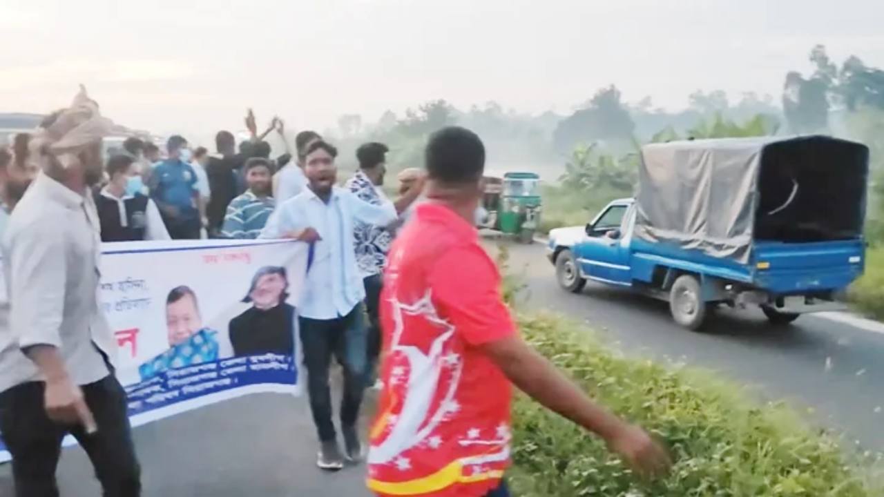 সিরাজগঞ্জে যুবলীগের ঝটিকা মিছিল, ৪ পুলিশ সদস্য প্রত্যাহার