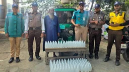 রাজধানীতে ১৪৪ বোতল মদসহ সিএনজি অটোরিকশাচালক আটক