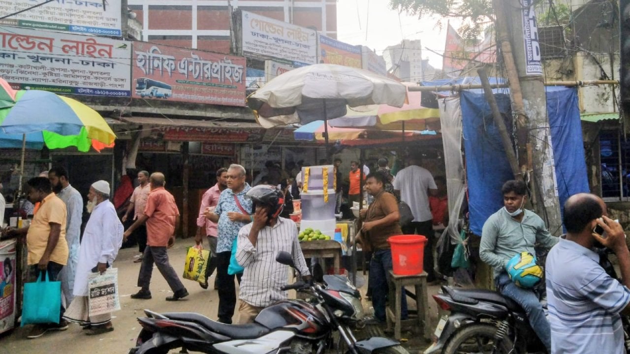 রাজধানীর বাস টার্মিনাল স্থানান্তর, স্বস্তির বদলে ভোগান্তির শঙ্কা (1)