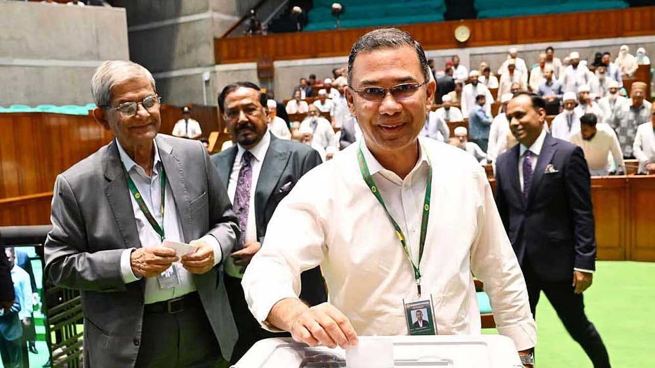ভোট দিলেন অস্থায়ী রাষ্ট্রপতি ও প্রধানমন্ত্রী