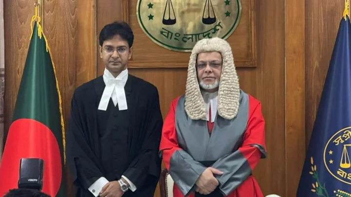 হাইকোর্টের বিচারপতি হিসেবে শপথ নিলেন দেবাশীষ রায়