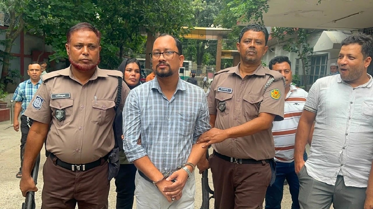 দীর্ঘদিন ধরেই চলছিল পরিচয় বদলের খেলা, শেষে মাউশিতে ধরা