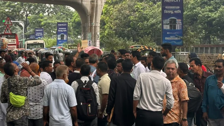 বিজয় রাকিন সিটির ফ্ল্যাট মালিকদের উচ্ছেদের হুমকি, প্রেসক্লাবে সংবাদ সম্মেলনে বাধা