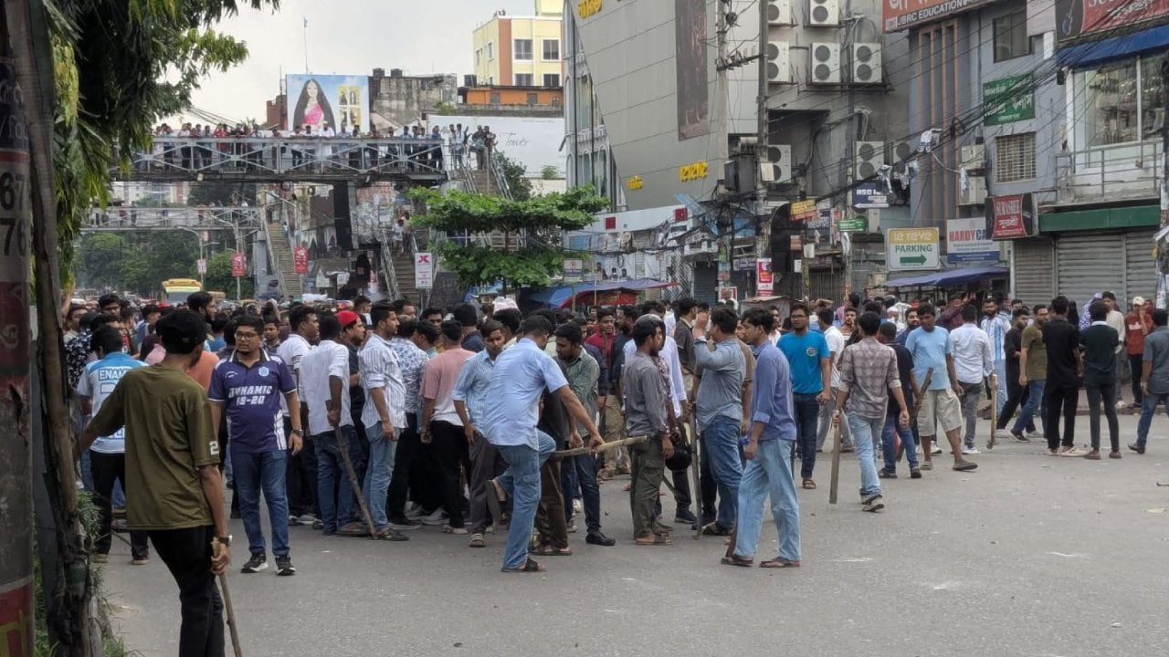 ঢাকা কলেজে ছাত্রদল-ছাত্রশিবির সংঘর্ষ