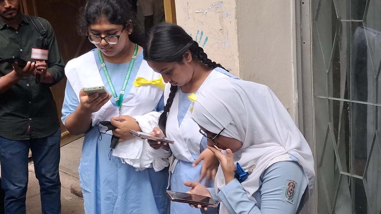 এসএসসির ফলে বিপর্যয়, যা বলছেন শিক্ষাবিদরা