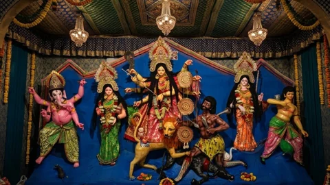 পূজায় মুখর মণ্ডপ, আজও মহাসপ্তমী