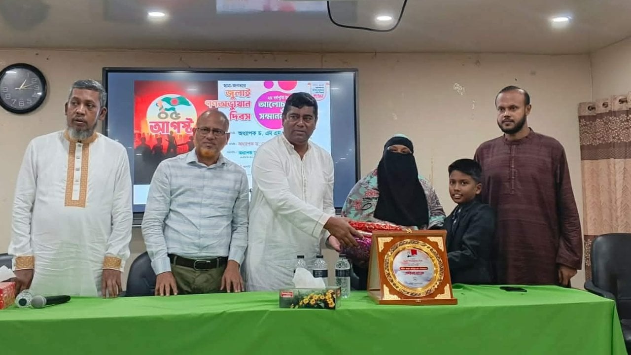 _কুবিতে জুলাই শহীদ আব্দুল কাইয়্যুমকে মরণোত্তর সম্মাননা