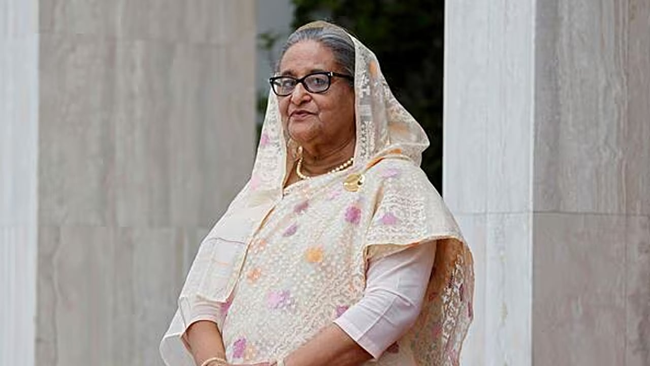 দলীয় নেতাদের নিয়ে আত্মসমর্পণের পরিকল্পনা শেখ হাসিনার: রয়টার্স