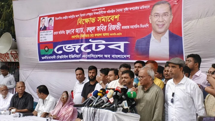 শেখ হাসিনা বৈধভাবে ক্ষমতায় ছিলেন না: রিজভী