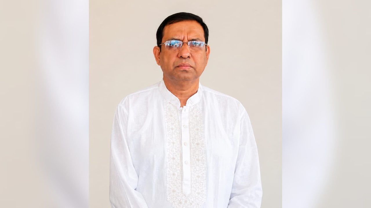 লক্ষ্মীপুর বিজ্ঞান ও প্রযুক্তি বিশ্ববিদ্যালয়ের প্রথম উপাচার্য ড. মোহাম্মদ হানিফ