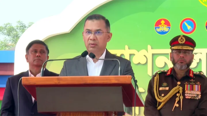 দেশীয়ভাবে অস্ত্র উৎপাদনে কাজ করছে সরকার: প্রধানমন্ত্রী